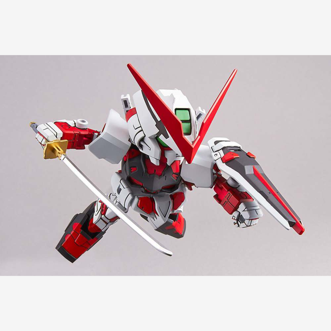 Gunpla SD EX-Standard Gundam Astray Red Frame Bandai con katana e scudo, kit da assemblare senza colla ispirato alla serie Gundam Seed Astray.