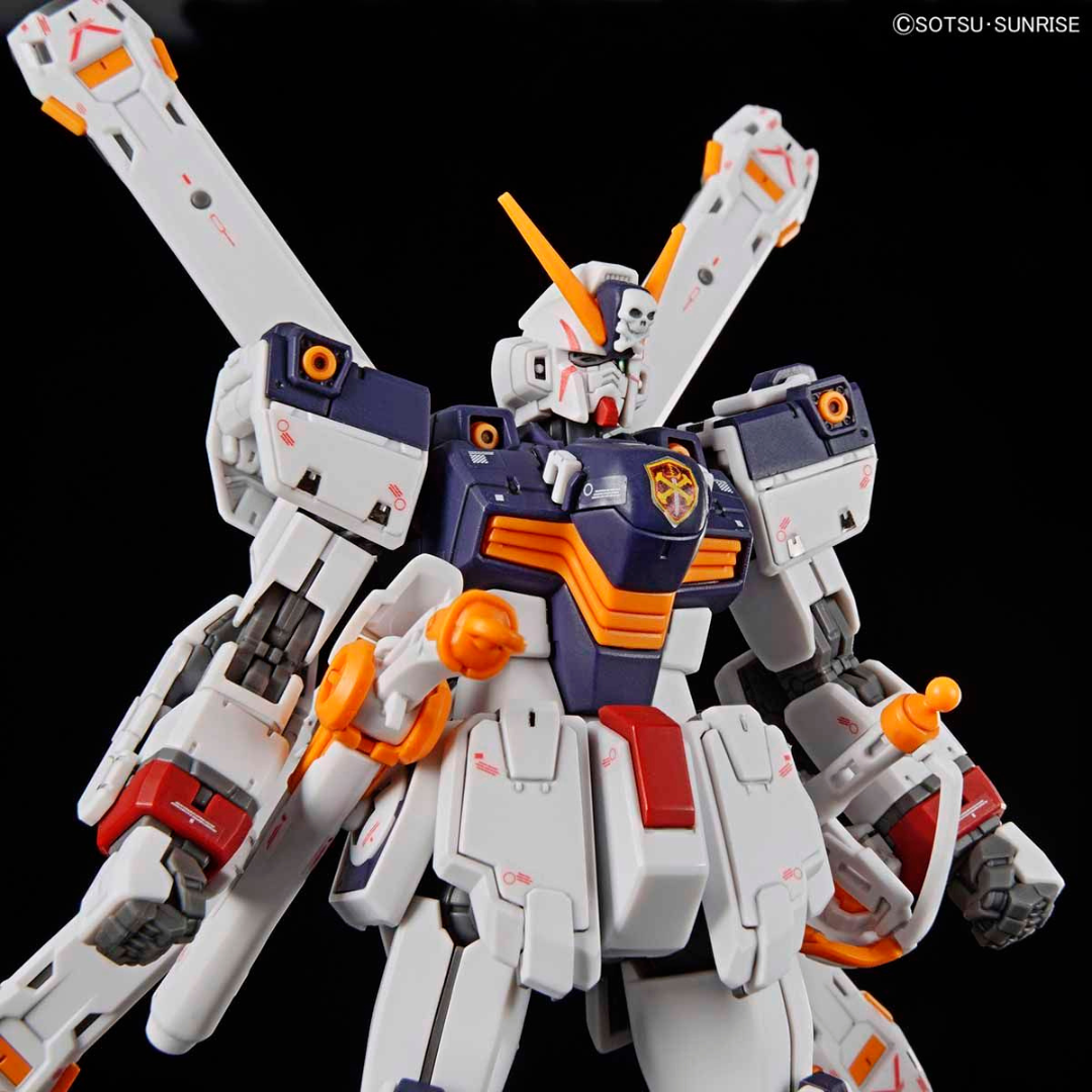 Gunpla RG Crossbone Gundam X1 1/144 Bandai con mantello, teschio sul viso e armi pirate-style ispirato a Mobile Suit Crossbone Gundam